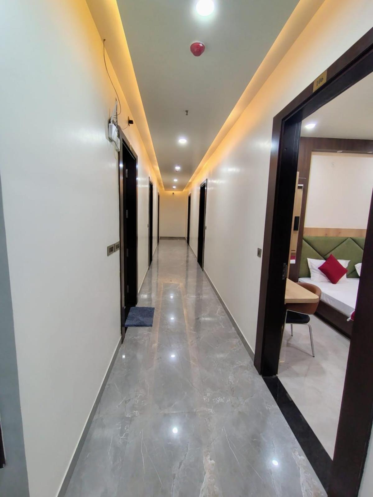Celebration Guest House Lucknow Ngoại thất bức ảnh