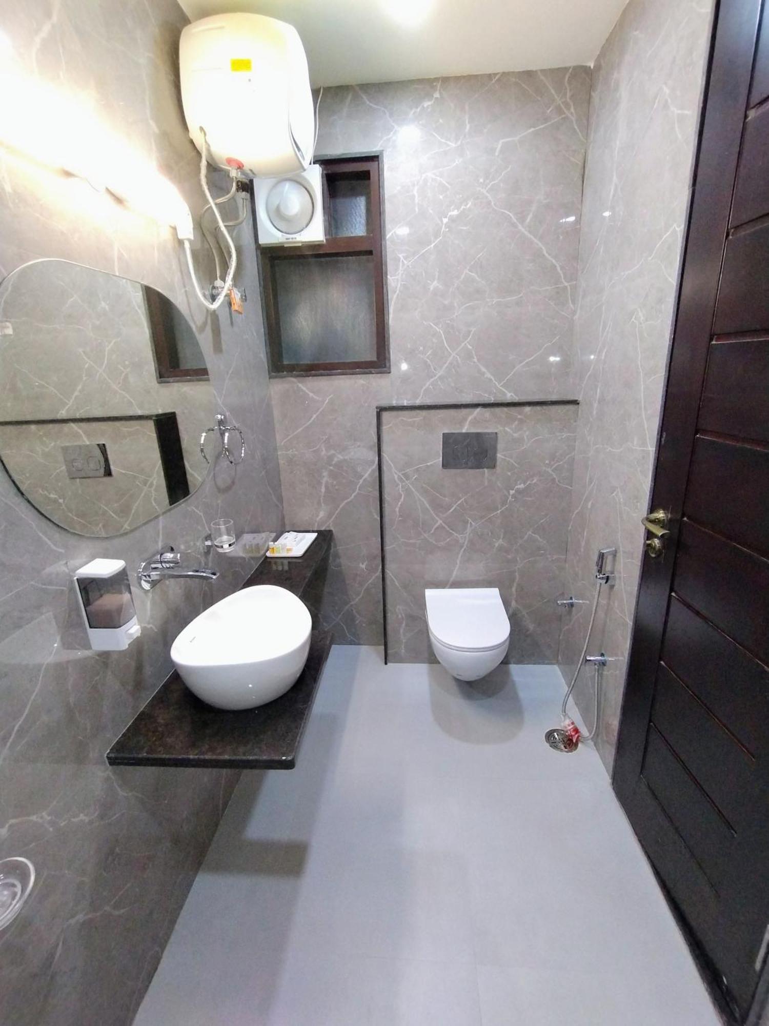 Celebration Guest House Lucknow Ngoại thất bức ảnh